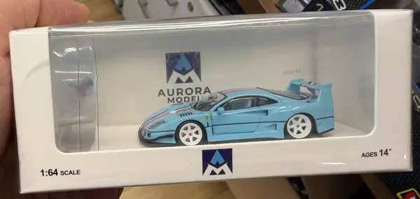 Aurora Model Ferrari F40 Diecast Model Araba 1/64 (1:64) – Açık Mavi, Figürlü
