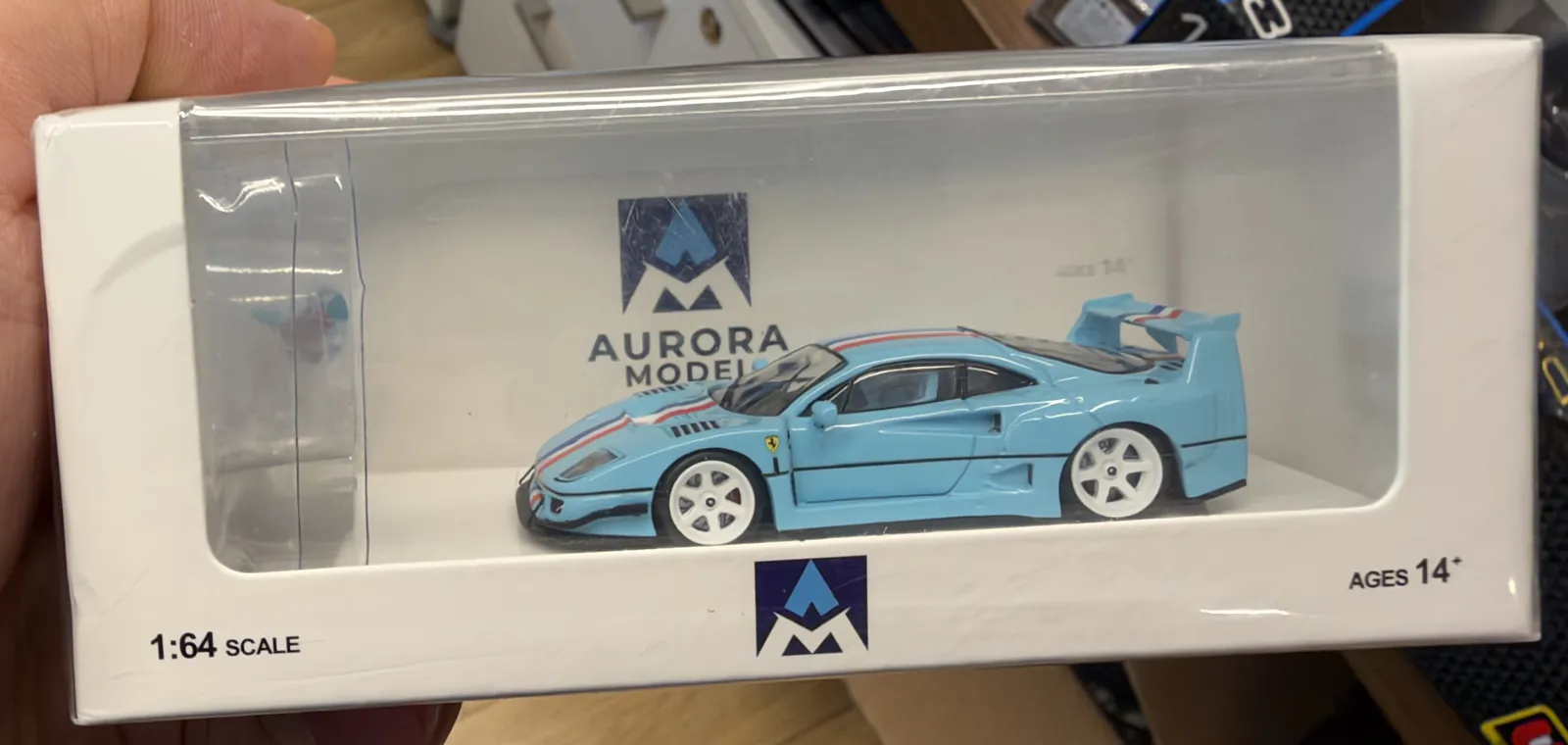 Aurora Model Ferrari F40 Diecast Model Araba 1/64 (1:64) – Açık Mavi, Figürlü