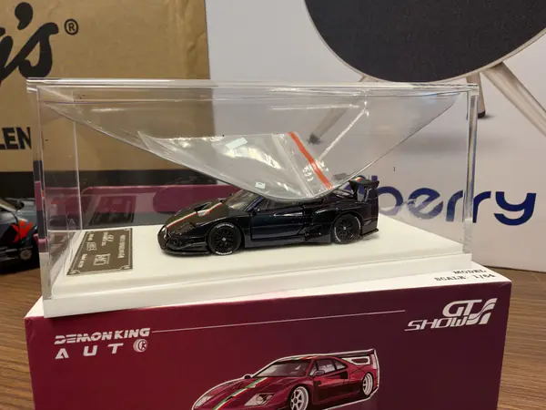 DKA-085 Ferrari F40 Diecast Model Araba 1/64 (1:64) – Akrilik Vitrinli