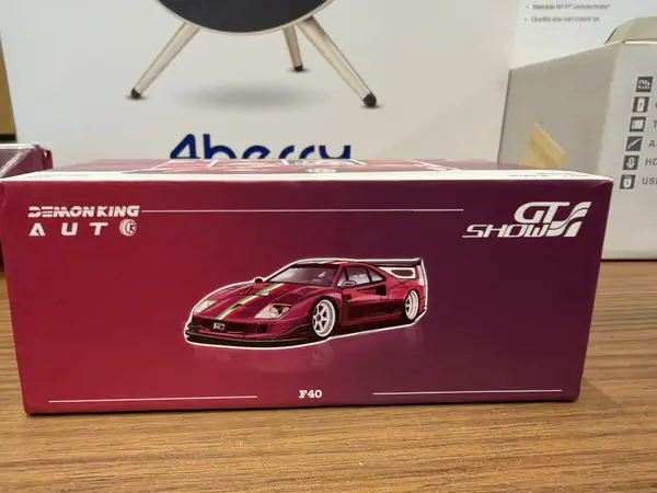 DKA-085 Ferrari F40 Diecast Model Araba 1/64 (1:64) – Akrilik Vitrinli, galeri fotoğrafı 4