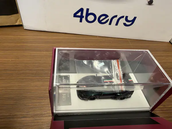 DKA-085 Ferrari F40 Diecast Model Araba 1/64 (1:64) – Akrilik Vitrinli, galeri fotoğrafı 7